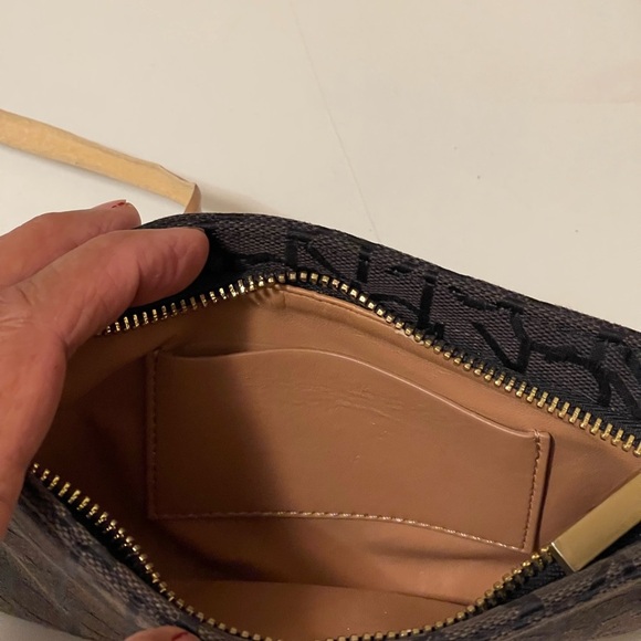 Calvin Klein gorgeous belt bag in very good condition. Adjustable straps. - Picture 8 of 13